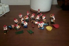 lotto di 18 piccoli  mini nanetti in plastica dura vintage leggi