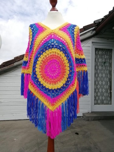 Poncho all uncinetto - all'uncinetto,