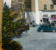  CAMION CON TANTE CASSE DI BEVANDE, CHE SERVONO UN BAR _ ASSAI  BELLA E INUSUALE