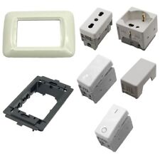 Frutti e Placche bianchi supporti 3 posti compatibili con Gewiss system