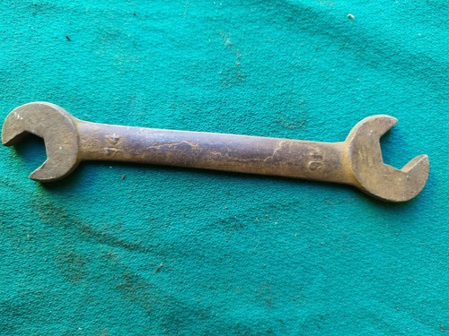 Vecchia chiave inglese - inglese, tool