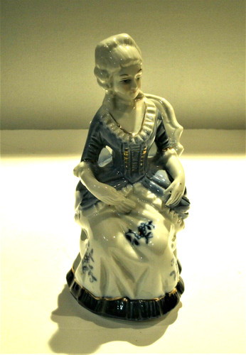 Antica statuina porcellana