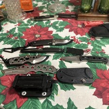 5 coltelli CRKT tutti in condizioni quasi perfette con i supporti