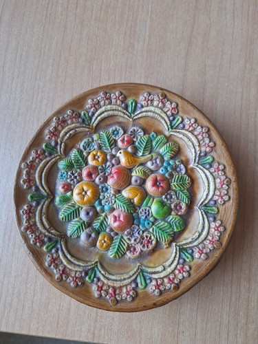 Piattino con rilievo - piattino, in