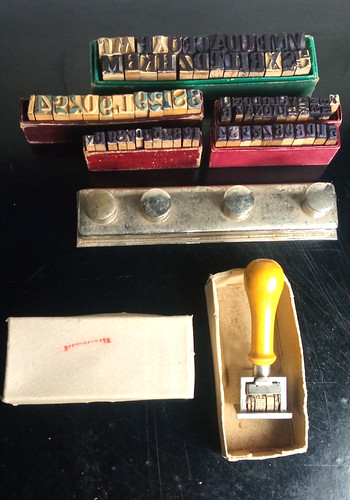 Lotto caratteri strumenti - e,
