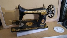 Macchina da cucire antica