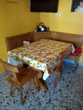 Tavolo allungabile+ panca + 4 sedie colore chiaro