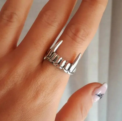 Anello aperto denti vampiro