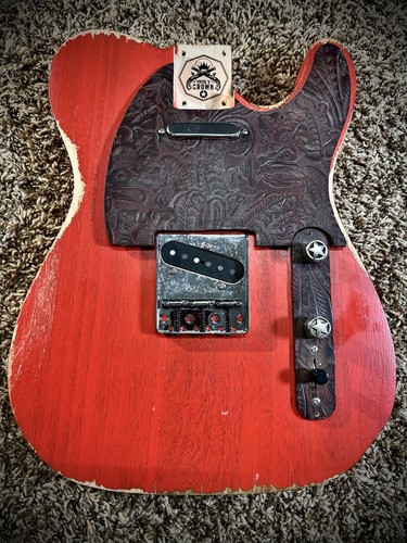 Red relic pistols crown - red,