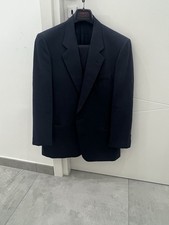 completo uomo elegante
