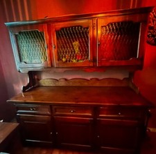 vetrinetta da parete usata ma come nuova. Tenuta molto bene, legno massello. 