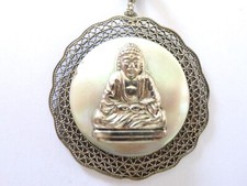 VINTAGE CIONDOLO PENDENTE BIGIOTTERIA BUDDA MADREPERLA BUDDHA BUIDDISMO NEW AGE