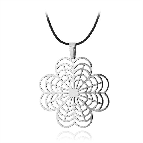 Collana con fiori ritagliati