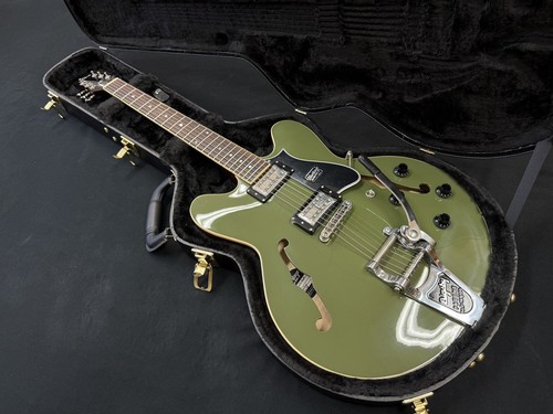 Heritage 535 con chitarra - con,