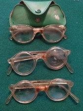 LOTTO DI TRE ANTICHI OCCHIALI DEGLI ANNI 40/50