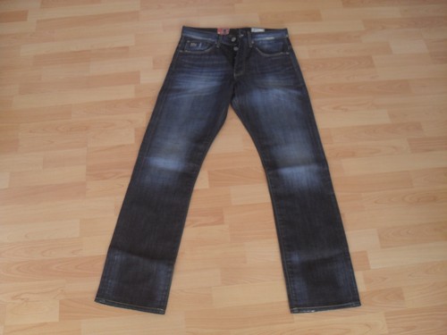 Jeans nuovi con etichette