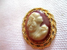 Antico Cammeo  ovale con base colore oro degli anni 50 per ciondolo o spilla 