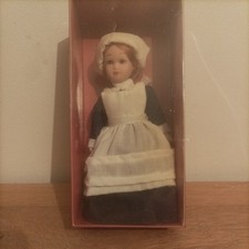 Bambola di porcellana in