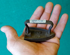 ANTICO FERRO DA STIRO IN FERRO