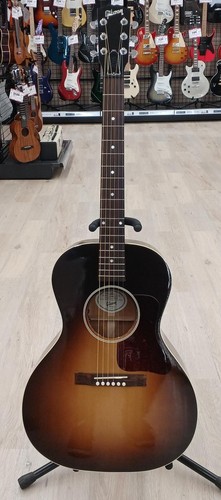 Chitarra acustica elettrica