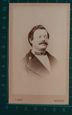 FOTO CDV CABINET MILITARE UOMO CON BAFFI MARBURG - ATELIER PRIMUS SKOFF