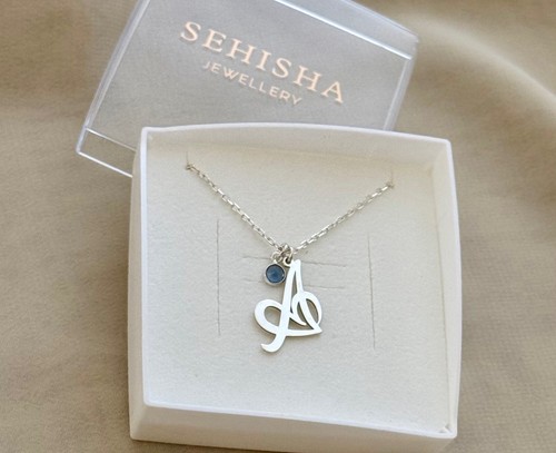 Collana lettera iniziale - , in