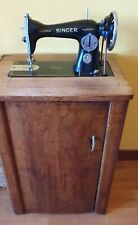 Singer macchina da cucire vintage, con mobile in legno.