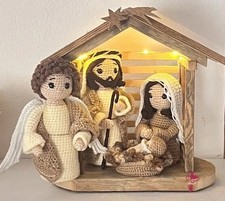 Presepe uncinetto, capanna in legno, natività, sacra famiglia, Natale,luci a led