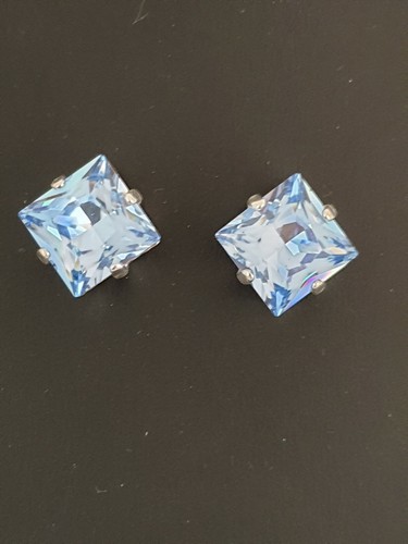 Splendidi orecchini quadrati