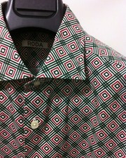 Camicia nuova con etichette