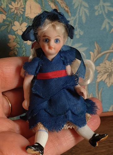 Ancienne poupée mignonette - ancienne,
