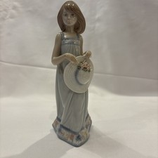 LLADRO PORCELAIN FIGURINE