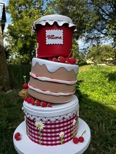 TORTE SCENOGRAFICHE,TORTE FINTE,IN GOMMA EVA ,COMPLEANNI ,ANNIVERSARI ,FESTE