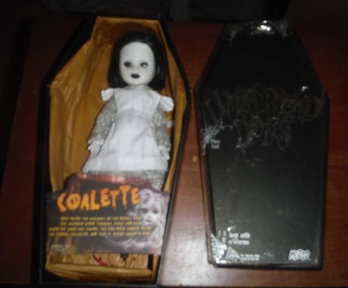 Living dead dolls series - living,
