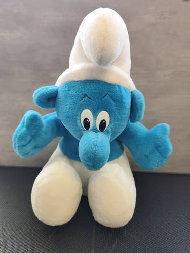 Puffi puffo clumsy - puffi, seduto