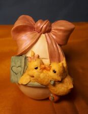 Uovo in polvere di marmo, con pulcini, ditta Artefice Ottanta