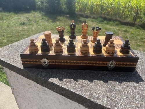 Scacchiera con figure legno - scacchiera,