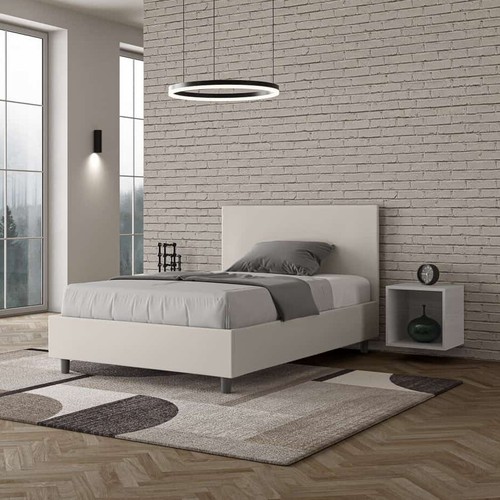 Letto imbottito una - , e