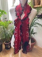 Collana splendida colori rosso-nero scialle all'uncinetto a mano collo filato Alize