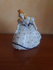 Statuina in Porcellana