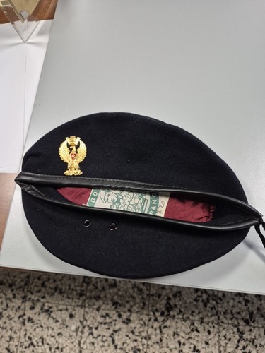 Cappello basco con - con, fregio
