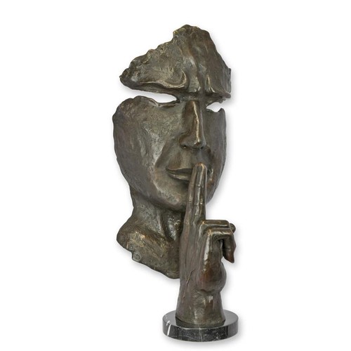 Una scultura bronzo non - una,