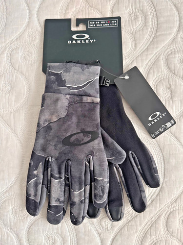 New oakley latitude - new, fleece