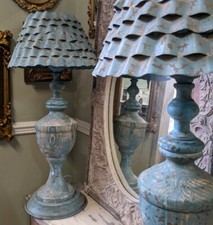 Lampada da tavolo nuova vintage rustica francese blu TEAL shabby chic comodino metallo e legno 