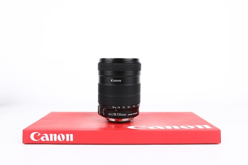 Canon 135mm is - f3.5-5.6, +