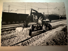 foto PICCOLO FORMATO - anni 70 FERROVIA TRENI VENEZIA MESTRE scavatrice