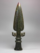 Statua pugnale-ascia spada