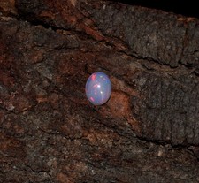 Pietra preziosa cabochon opale