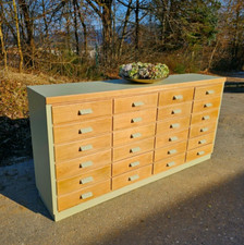 Antico vecchio armadio