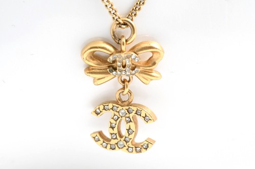 Collana con ciondolo - , chanel